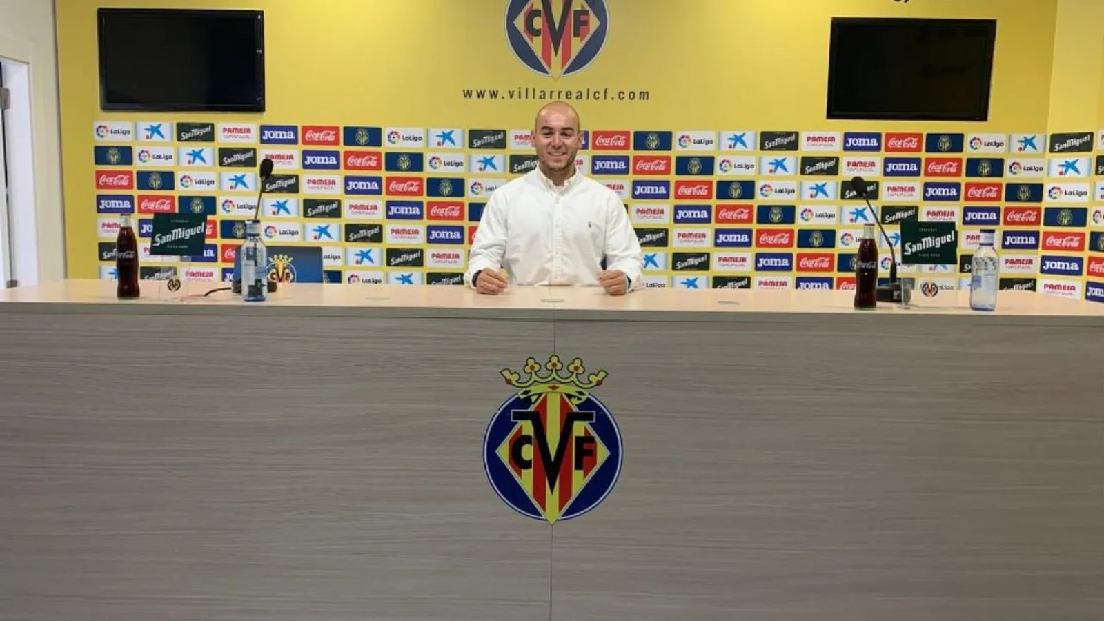 Clay at the press conference table in the Villarreal CF media room.